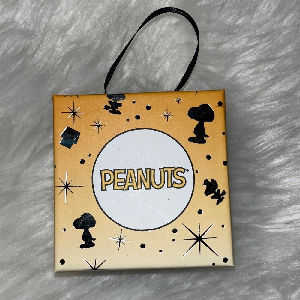🆕 Peanuts Crystal Snoopy Woodstock Heart Charm Pendant Necklace Tri-Tone - Picture 4 of 5